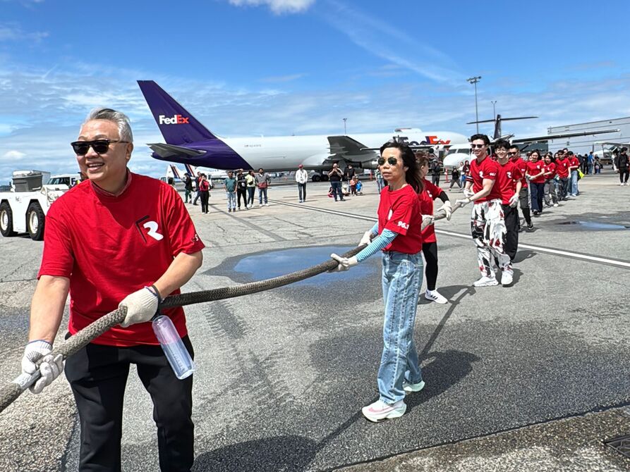 加拿大中文電台齊心挑戰「Plane Pull for Sight」！13862
