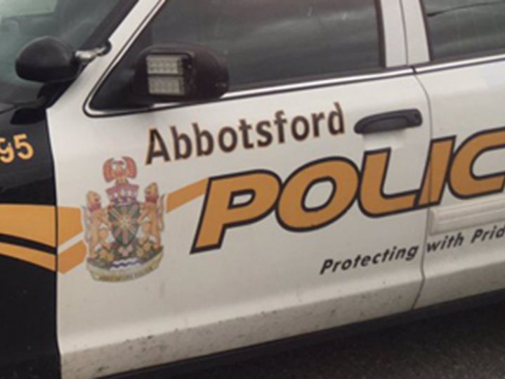 警方於Abbotsford郊外一燒毀車輛中發現屍體