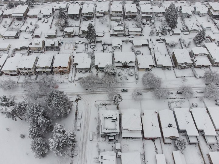 運輸廳呼籲駕駛人士在大雪天氣下小心駕駛。