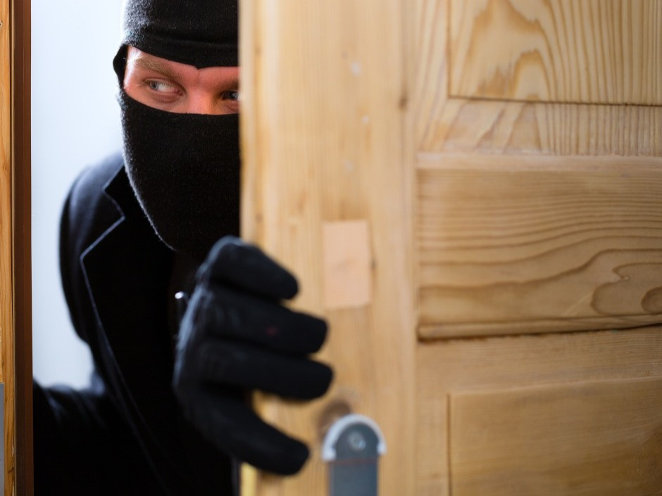 Featured News-本拿比有寵物小精靈卡牌店舖被盜竊