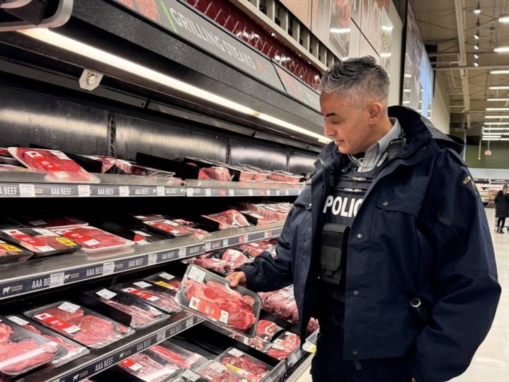 列治文皇家騎警正在調查連串零售店肉類竊盜案,騎警表示,案件可能涉及有組織犯罪集團.