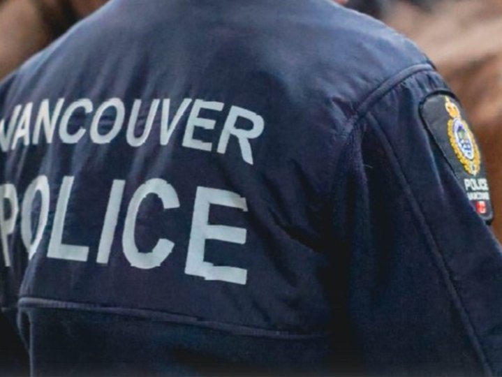 溫哥華警車 Granville Street 撞電線桿 兩警受傷送院