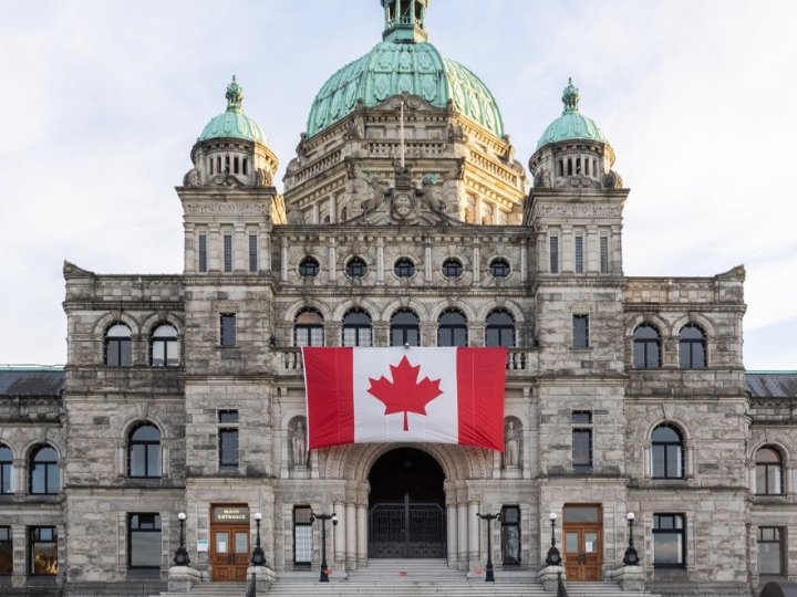 省府維多利亞警方促請支持巴勒斯坦的示威者停止在往返省議會大樓的公共道路上遊行