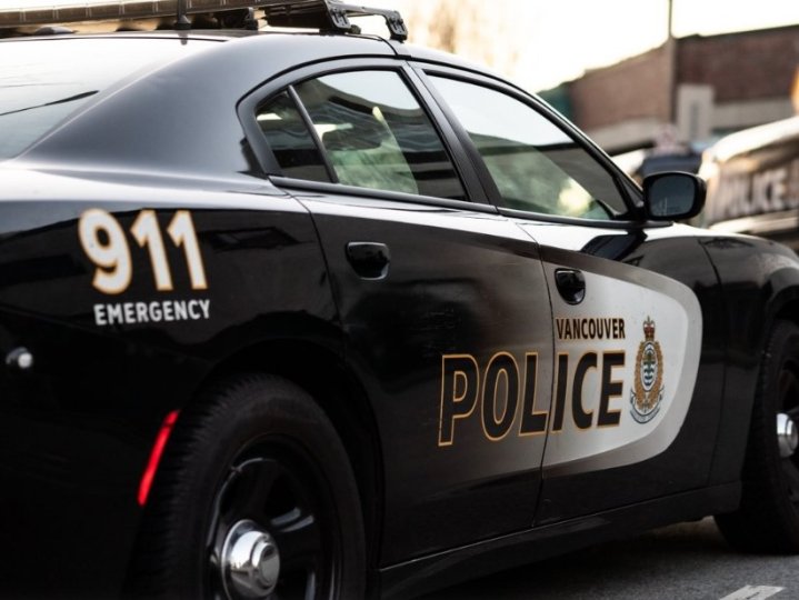 溫哥華警方說拘捕1名男子涉嫌涉及1系列劫案他被指用防熊噴霧襲擊受害者然後搶去珍貴的Pokemon咭