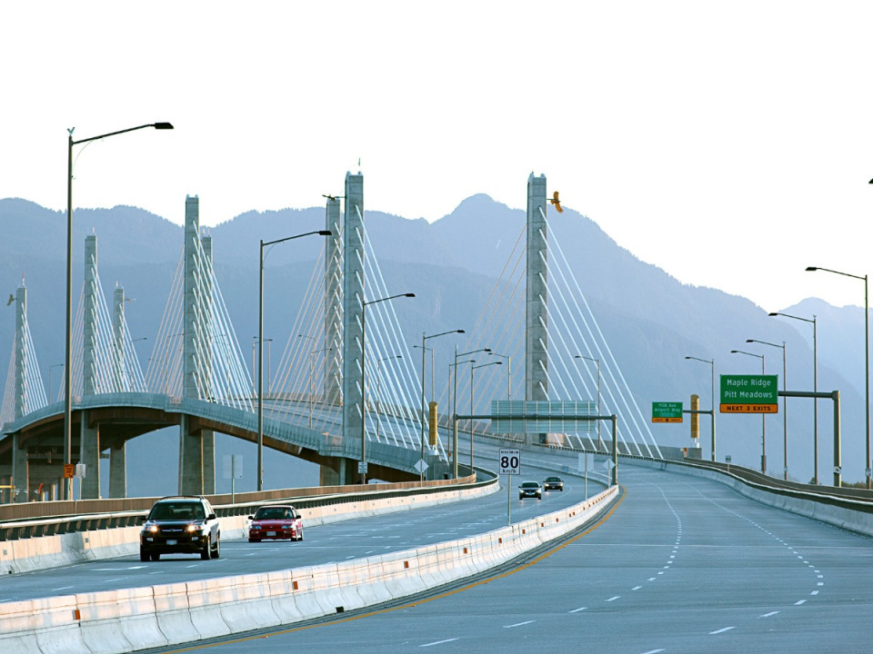 Featured News-Alex Fraser橋昨晚發生致命交通意外