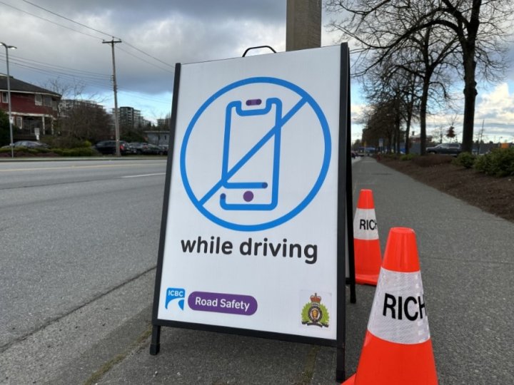 列市警打擊分心駕駛發逾千告票 涉款逾19萬